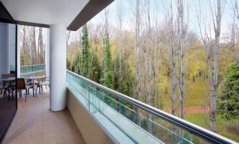 Crowne Plaza Canberra, An IHG Hotel - Whitsundays Accommodation 12