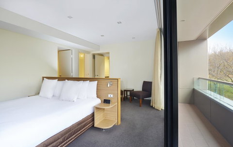 Crowne Plaza Canberra, An IHG Hotel - Whitsundays Accommodation 13