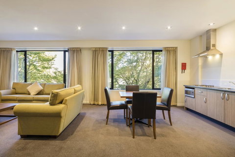 Crowne Plaza Canberra, An IHG Hotel - Whitsundays Accommodation 35