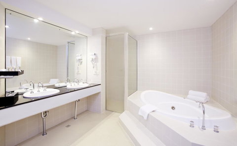 Crowne Plaza Canberra, An IHG Hotel - Whitsundays Accommodation 20