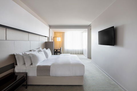 Hotel Realm - Whitsundays Accommodation 9