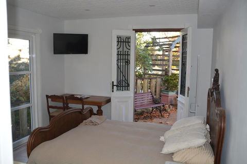 Garden Room - Whitsundays Accommodation 6