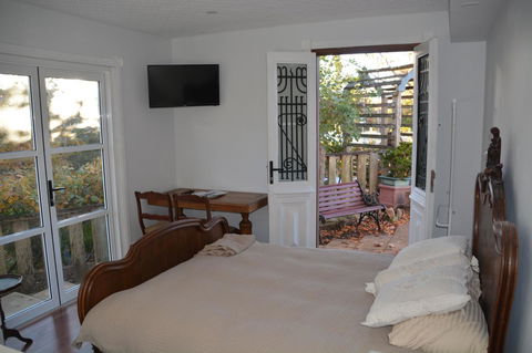 Garden Room - Whitsundays Accommodation 4