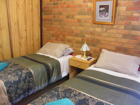 Boomers Guest House Hamilton - Whitsundays Accommodation 2