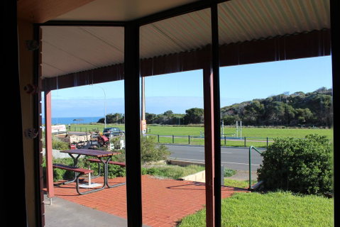 Bott's Beach Retreat - Whitsundays Accommodation 0