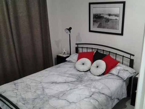 Bottlebrush B & B - Whitsundays Accommodation 3