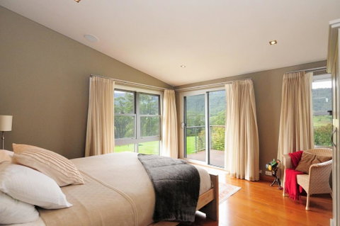 Bottlebrush Lodge - Great Views And A Pool! - Whitsundays Accommodation 3