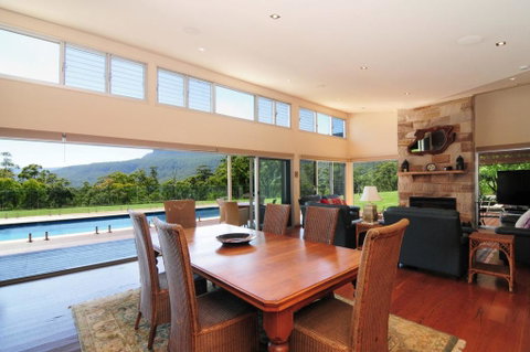 Bottlebrush Lodge - Great Views And A Pool! - Whitsundays Accommodation 2