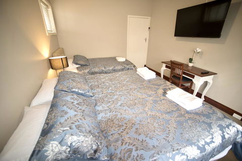 Boucher Manor - Northam. - Whitsundays Accommodation 2