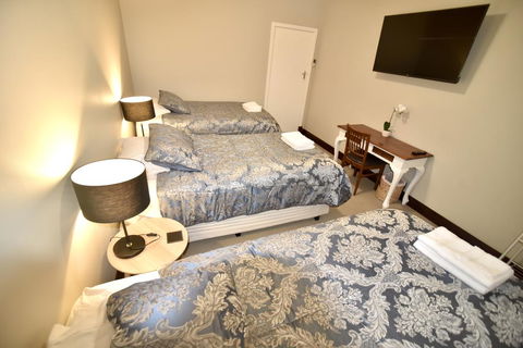 Boucher Manor - Northam. - Whitsundays Accommodation 1