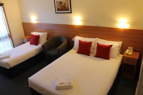 Boulevard Motor Inn - Whitsundays Accommodation 1