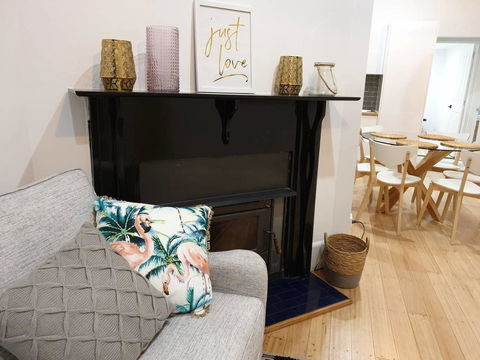 Boutique Beach House In The HEART Of St. Kilda - Whitsundays Accommodation 1