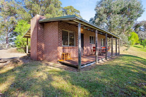 Braeside Cabin Three - Parsonsia - Whitsundays Accommodation 0