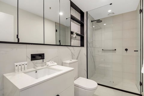 Brand New Apartment With Balcony, Gym And Sauna - Whitsundays Accommodation 2