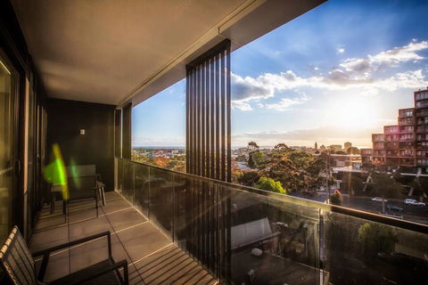 Brand New APT With Sea Views In Heart Of St Kilda - Whitsundays Accommodation 2