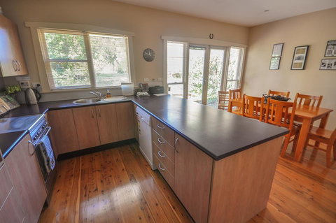 Brigalow Cottage - Whitsundays Accommodation 2