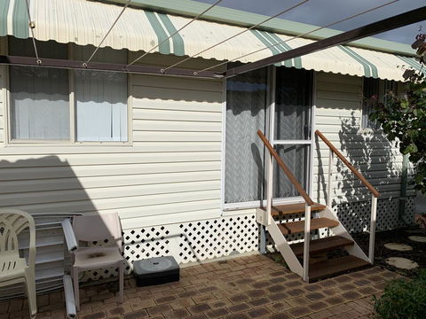 Broadwater Beach Cottage With WiFi - Whitsundays Accommodation 3