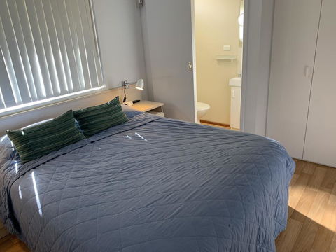 Broadwater Beach Cottage With WiFi - Whitsundays Accommodation 2