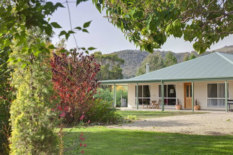 Brookfield Guest House - Whitsundays Accommodation 0
