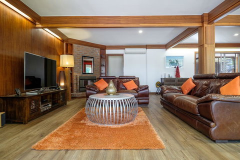 Brookfield Retreat - Large Holiday Home / Group Accommodation - Whitsundays Accommodation 2