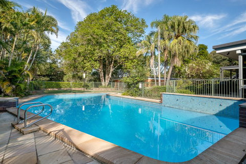 Brookfield Retreat - Large Holiday Home / Group Accommodation - Whitsundays Accommodation 1