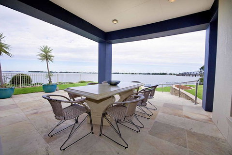 Brookwater- Waterfront On Lake Mulwala - Whitsundays Accommodation 2