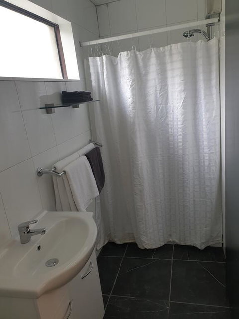 Budget On The Lake - Whitsundays Accommodation 3