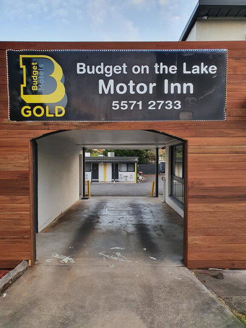 Budget On The Lake - Whitsundays Accommodation 1