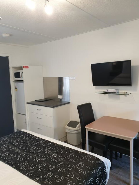 Budget On The Lake - Whitsundays Accommodation 2