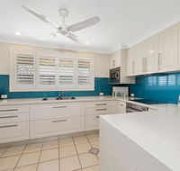 Burkeys 5 Main Street - Whitsundays Accommodation
