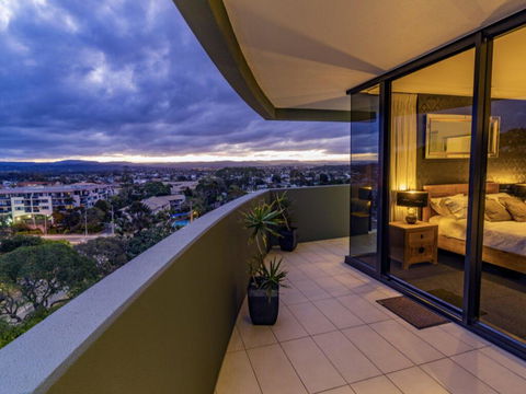 Burleigh Beach 2 Bedroom Apartment - Whitsundays Accommodation 2