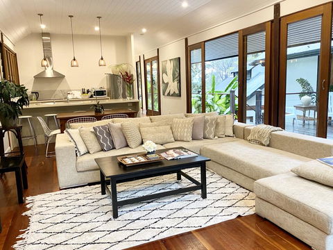 Byron By The Sea - Whitsundays Accommodation 1