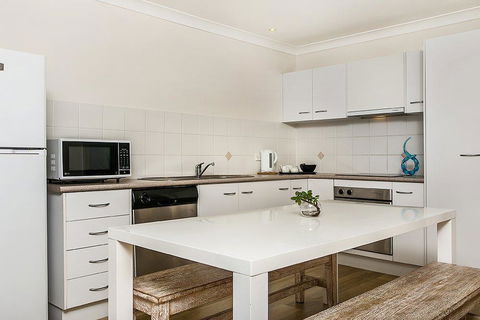 Byron Lakeside Holiday Apartments - Whitsundays Accommodation 1