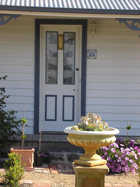 C & A's Cottage - Whitsundays Accommodation 3