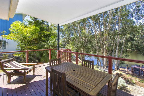 CABARITA BEACH BLISS - HOLIDAY HOME ON THE LAKE - Whitsundays Accommodation 3