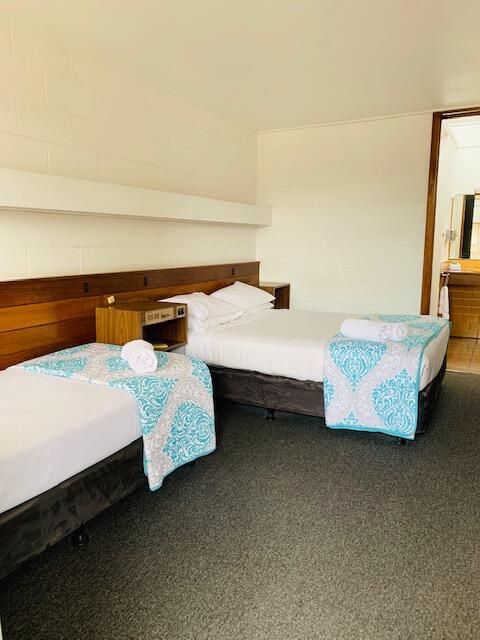 Caledonian Hotel Motel - Whitsundays Accommodation 3