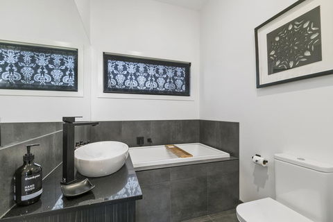 Campania Of Meeniyan - Whitsundays Accommodation 2