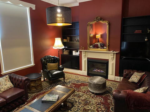 Campbell House - Whitsundays Accommodation 1