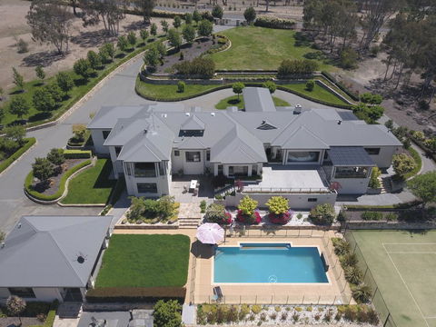 Canberra Luxury Estate - Whitsundays Accommodation 0