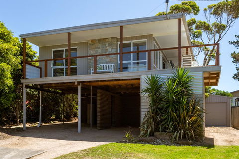 Cape Views - Whitsundays Accommodation 0