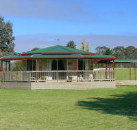 Carolynnes Cottages - Whitsundays Accommodation