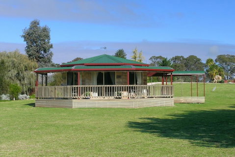 Carolynnes Cottages - Whitsundays Accommodation 0