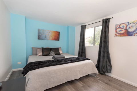 Carramar Studio KingBed PrivateRm 1 Min To Station - STUDIO - Whitsundays Accommodation 0