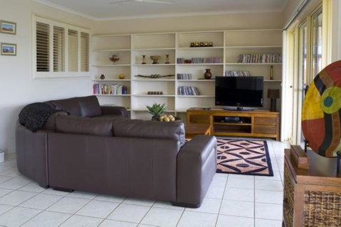 Casa Al Lago - Whitsundays Accommodation 2