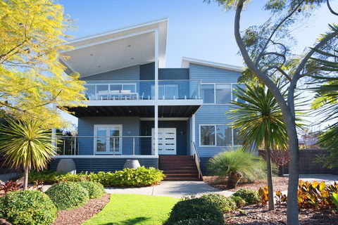 CASA AZZURRA - Whitsundays Accommodation 0