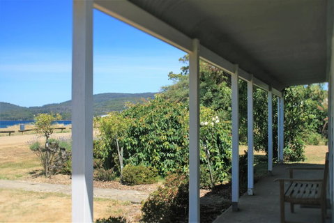 Castaway Cottage - Whitsundays Accommodation 2