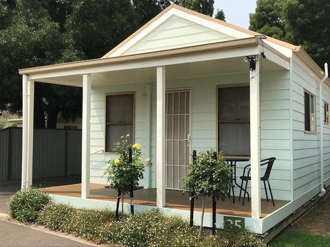 Castlemaine Central Cabin & Van Park - Whitsundays Accommodation 2