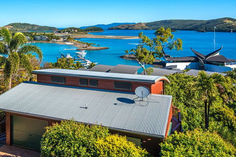 Casuarina 18 Ocean View House Central Location BBQ Golf Buggy - Whitsundays Accommodation 3