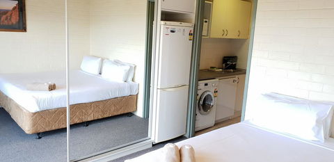 Cedarwood Apartments - Whitsundays Accommodation 3