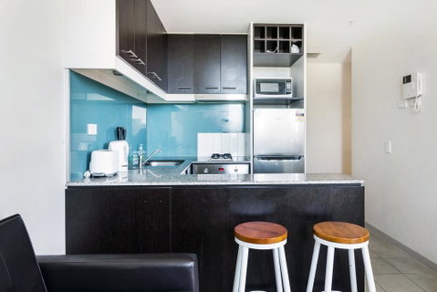 Central And Modern Apartment In Melbourne CBD - Whitsundays Accommodation 2